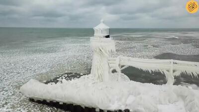 (ویدئو) تبدیل یک فانوس دریایی به سرزمین عجایب یخ‌زده