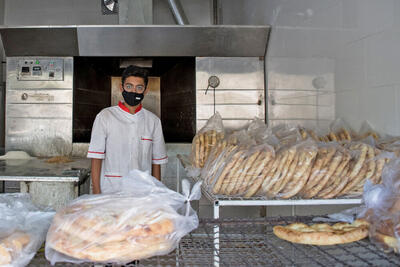 سقف فروش نان یک کیسه آرد به ۲۲ تا ۴۰ نفر| هیچ نانوایی تعطیل نیست