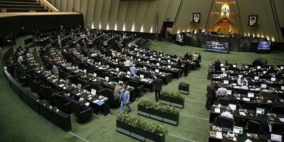 خبرگزاری فارس - جلسات مجلس برای بررسی بودجه هر روز در سه‌شیفت برگزار می‌شود