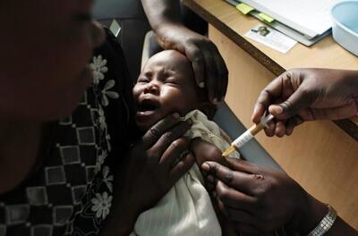 اولین برنامه تزریق واکسن مالاریا برای کودکان در کامرون آغاز شد