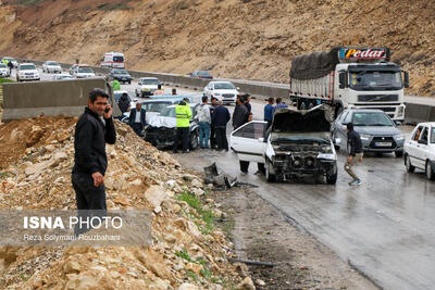تصادف زنجیره‌ای ۴۰ خودرو با ۱۵ مصدوم و یک فوتی در آزادراه زنجان - قزوین