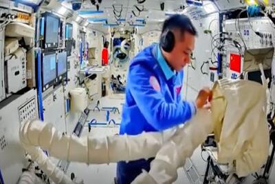 ویدئویی از بررسی محموله‌ها در ایستگاه فضایی چین