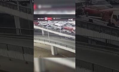 سقوط چندین خودرو از روی پلی در مصر