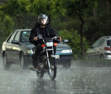 تردد موتورسیکلت هنگام بارندگی و لغزندگی معابر ممنوع است