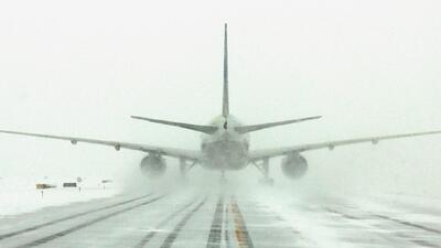 فرود هیجان‌انگیز هواپیما در کولاک برف اردبیل | رویداد24