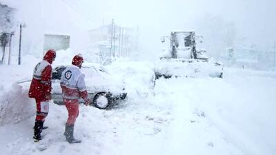 طی عملیات امدادو نجات «۵۸۹ خودرو» از برف رهاسازی شده‌اند