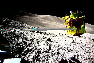 ماه‌نشین تاریخ‌ساز ژاپن به‌صورت وارونه روی ماه فرود آمده است - زومیت