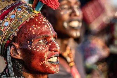 در این قبیله‌ مردان برای جذب زنان آرایش می‌کنند!