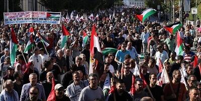 راهپیمایی هزاران یونانی به سمت سفارت رژیم اسرائیل در «آتن»