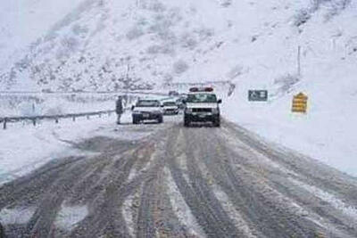 تردد در جاده‌های آذربایجان‌غربی با وجود بارش برف جریان دارد