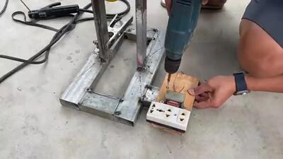 ساخت دستگاه مولد برای تولید برق با وسایل دم دستی (فیلم)