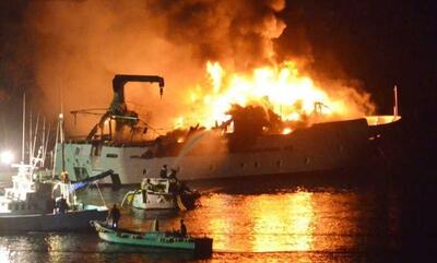 تصویری از لحظه انفجار نفتکش انگلیسی | کشتی انگلیسی حامل سوخت برای بمب افکن های اسرائیل بود؟