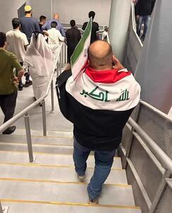 حمایت تمام قد تماشاگر عراقی از ایران در برابر امارات + عکس