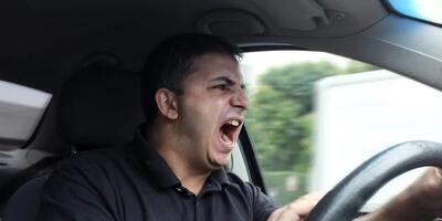 ببینید | تهدید راننده عصبانی به انتشار فحاشی‌های او در توییتر توسط راننده خودروی شخصی
