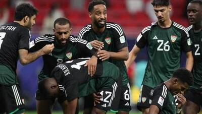 عکس| بازیکن امارات پس از شکست مقابل تاجیکستان از حال رفت