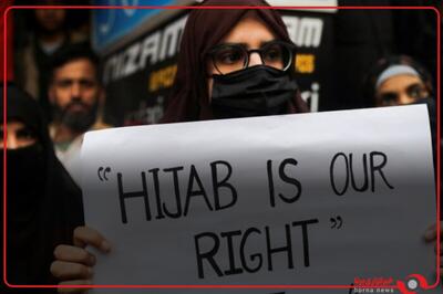 اعتراض دانشجویان مسلمان به مخالفت یک قانونگذار هندو با حجاب دختران