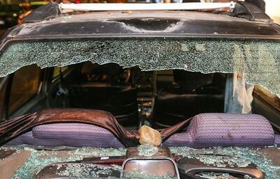 ببینید / خسارت شدید به خودروهای مردم توسط اوباش در قصرالدشت تهران