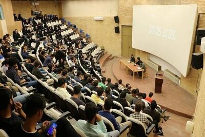 نشست های علمی-تبیینی دانشگاه آزاد به مناسبت دهه فجر برگزار می‌شود