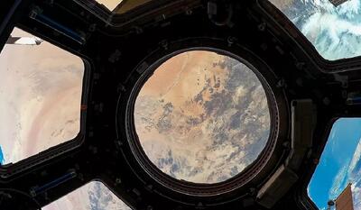 مناظر پانورامای دلربا از زمین از پنجره ایستگاه فضایی بین المللی (فیلم)