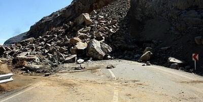 خطر ریزش سنگ و سقوط بهمن در محور کوهستانی کرج-چالوس