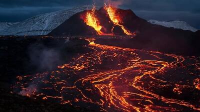 فوران آتشفشان در ایسلند و احتمالی فروپاشی یک شهر (فیلم)