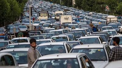 ترافیک نتیجه رفتار رانندگان است / چرا قیمت تاکسی در روزهای بارانی افزایش پیدا می‌کند؟