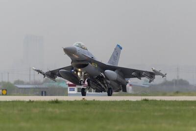 سقوط جنگنده اف ۱۶ آمریکا در آب‌های کره جنوبی