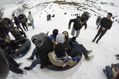 تصاویر تیوپ سواری در قدیمی ترین پیست اسکی ایران | ببینید