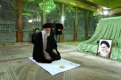 لحظه ورورد رهبر انقلاب بر سر مزار امام خمینی(ره) | ببینید