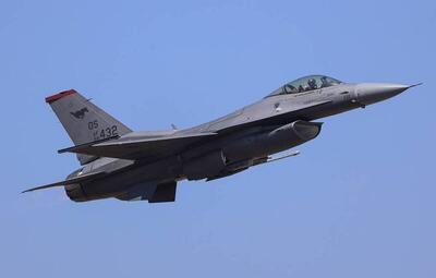 سقوط جنگنده اف-۱۶ آمریکا در ساحل غربی کره جنوبی