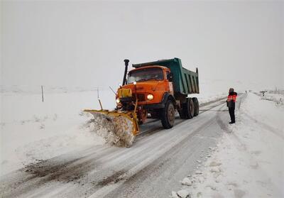 بارش سنگین برف در محور‌های ۳ شهرستان لرستان/ گردنۀ «گله‌بادوش» الیگودرز مسدود شد