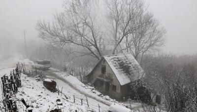 (ویدیو) بارش برف در روستای گلاز اشنویه