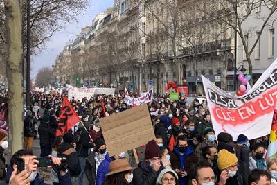 تحصن معلمان و کارکنان آموزش و پرورش فرانسه در اعتراض به عدم افزایش حقوق و استخدام