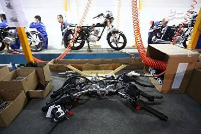 عکس/ افتتاح کارخانه تولید موتور سیکلت در زندان قم