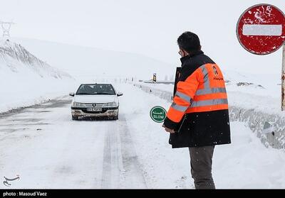 وضعیت راههای کشور؛ بارش برف و باران در جاده‌های 13 استان/ مه‌گرفتگی در محور چالوس - تسنیم