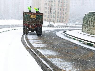 آمادگی کامل تهران در روز برفی |  رصد معابر برای کنترل ترافیک