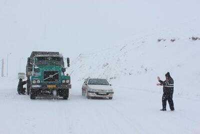 آخرین وضعیت جاده‌های برفی در استان اصفهان/ آغاز به‌کار برخی مدارس استان با یک ساعت تاخیر