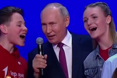 ببینید | سرود ملی روسیه و هم‌خوانی پوتین با دانش‌آموزان