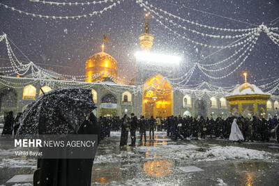بارش نخستین برف زمستانی در مشهد مقدس