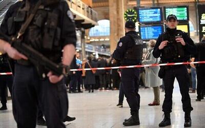 چاقوکشی در ایستگاه مترو فرانسه/ چند نفر زخمی شدند