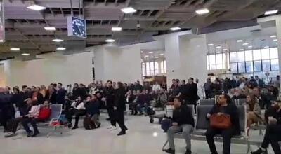 ببینید / شور و حال مردم در فرودگاه مهرآباد بعد از به ثمر رسیدن گل دوم و برتری ایران مقابل ژاپن