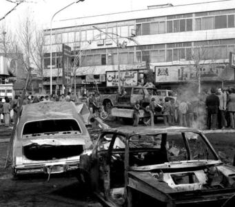 عکس/۴۵ سال پیش؛ کفش بلا و وین و خودرو‌های آتش گرفته
