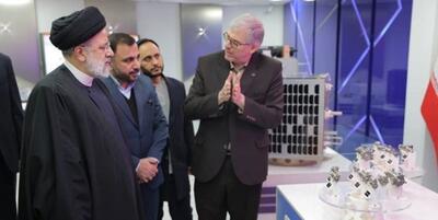 خبرگزاری فارس - رئیسی از نمایشگاه دستاوردهای فضایی کشور بازدید کرد