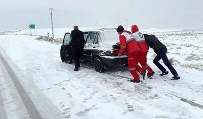 امدادرسانی به ۳۰۰۰ خودروی گرفتار در برف/اسکان اضطراری ۶۸۰ نفر توسط نیروهای هلال‌احمرتربت‌حیدریه