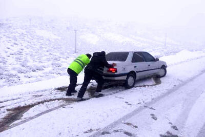 بیش از ۷۰ خانوار خوزستانی گرفتار شده در برف امدادرسانی شدند