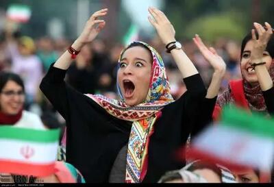 لحظه شادی مردم برای گل دوم ایران در پاساژ پالادیوم+ فیلم