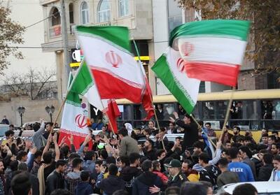 شادمانی مردم بجنورد از پیروزی تیم ملی فوتبال ایران- فیلم دفاتر استانی تسنیم | Tasnim