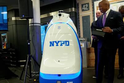 ربات جنجالی پلیس نیویورک بازنشسته شد - زومیت