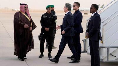 در آغاز سفر پنج روزه به خاورمیانه، وزیر خارجه آمریکا وارد عربستان شد
