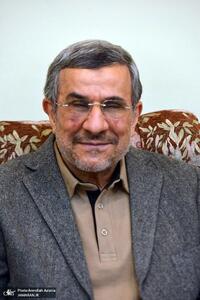 عکس| چهره جدید احمدی نژاد در حرم امام